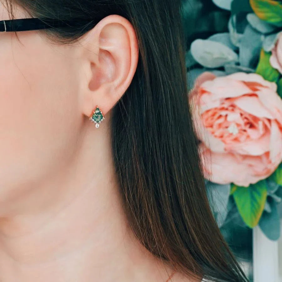 أقراط بحجر العقيق الأخضر